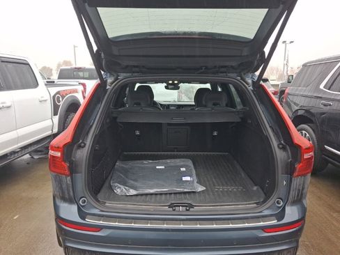 Used 2022 Volvo XC60 B6 R-Design w/ Advanced Package image 15