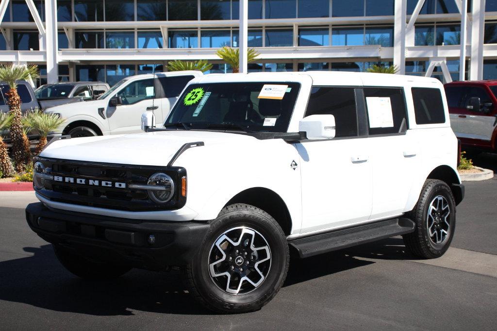 Certified 2025 Ford Bronco Outer Banks AWD/4WD image 1