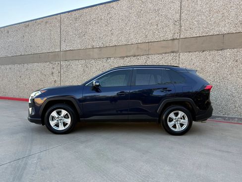 Used 2019 Toyota RAV4 XLE w/ Convenience Package FWD image 3