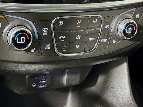Used 2021 Chevrolet Traverse Premier w/ Redline Edition FWD image 13