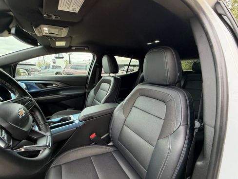 Used 2025 Chevrolet Equinox EV LT w/ Convenience Package FWD image 11