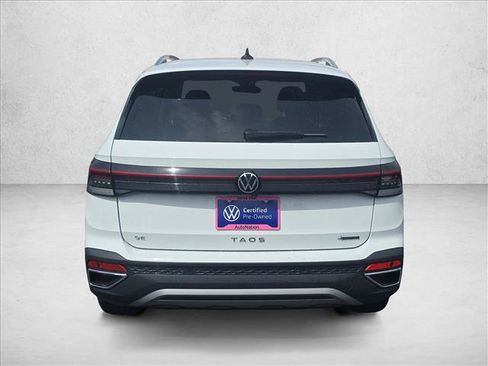 Certified 2025 Volkswagen Taos SE AWD/4WD image 6