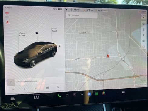 Used 2018 Tesla Model 3 Long Range image 15