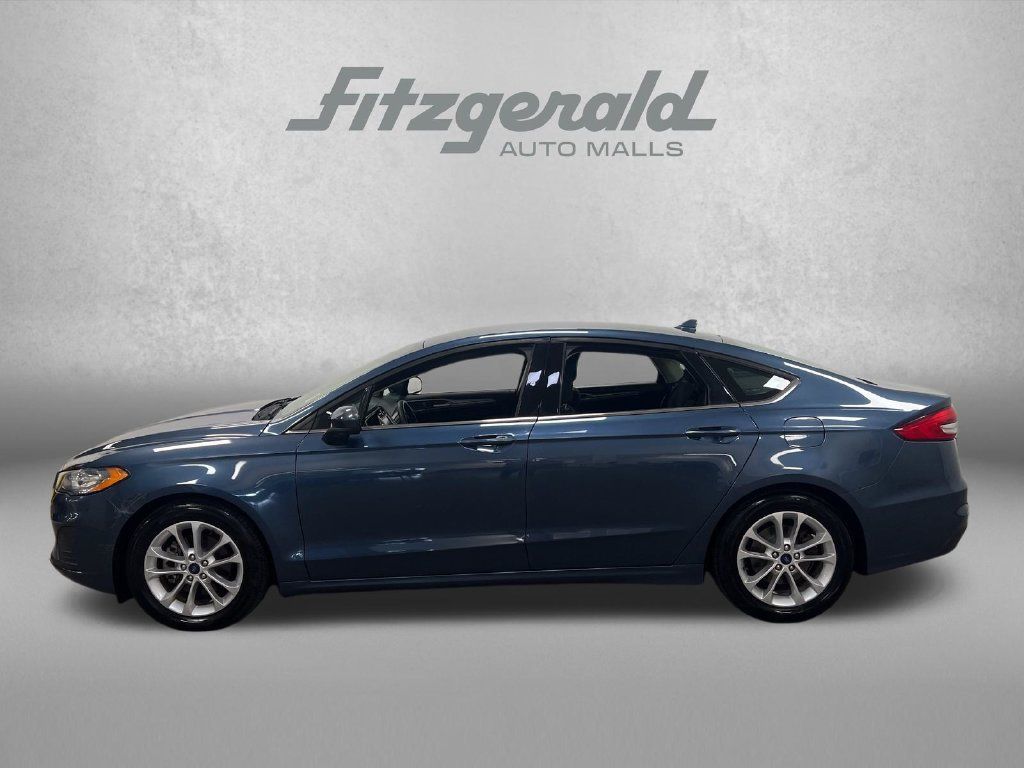Used 2019 Ford Fusion SE FWD image 2