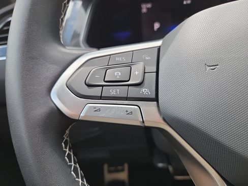 Certified 2023 Volkswagen Tiguan SE R-Line FWD image 23