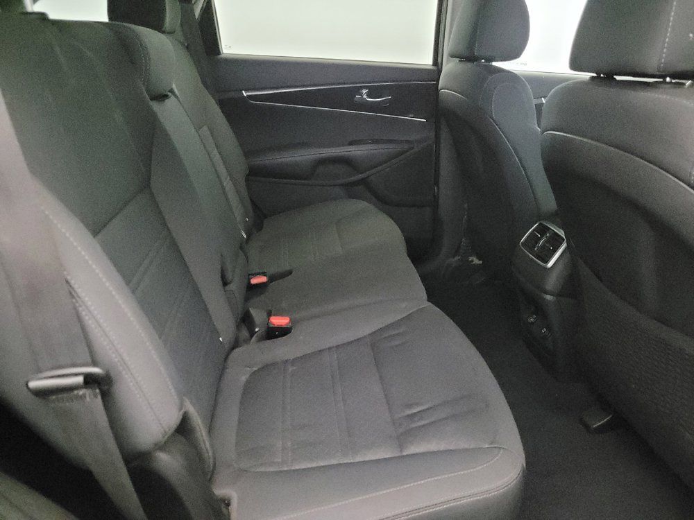 Used 2020 Kia Sorento LX FWD image 19