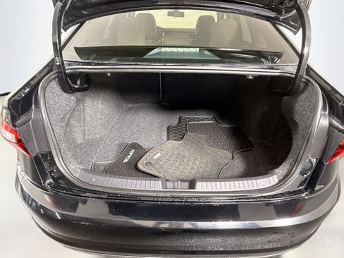 Used 2019 Volkswagen Jetta SE FWD image 35
