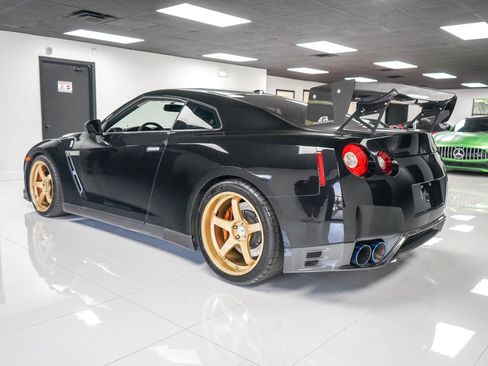 Used 2014 Nissan GT-R Premium AWD/4WD image 3