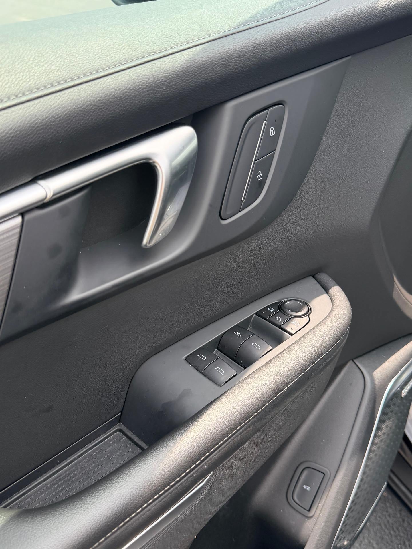 Used 2025 Buick Enclave Preferred FWD image 12