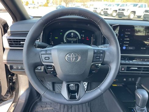 Used 2025 Toyota Camry SE w/ Multimedia Upgrade Package image 15