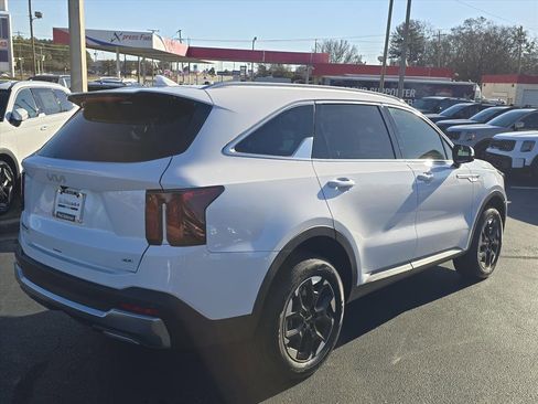 New 2025 Kia Sorento S image 3