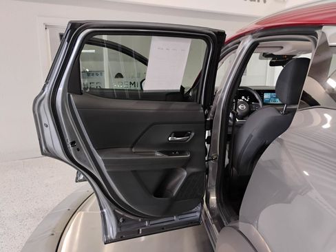 Used 2025 Nissan Kicks SV w/ SV Premium Package FWD image 42