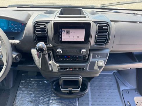 Used 2025 RAM ProMaster 2500 w/ Convenience Group FWD image 15