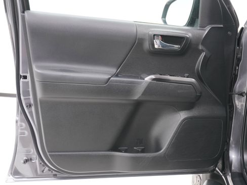 Used 2022 Toyota Tacoma TRD Off-Road image 14