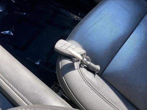 Used 2021 Chevrolet Suburban LT image 10