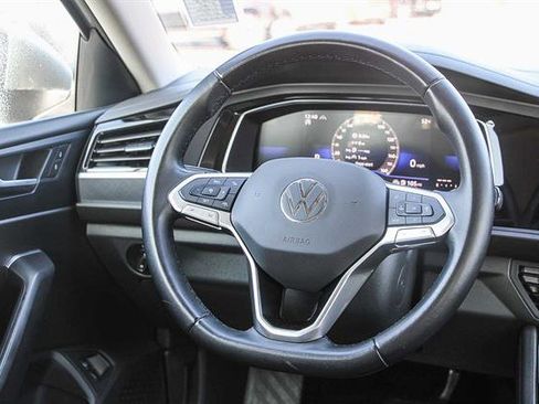 Used 2024 Volkswagen Jetta SE image 15