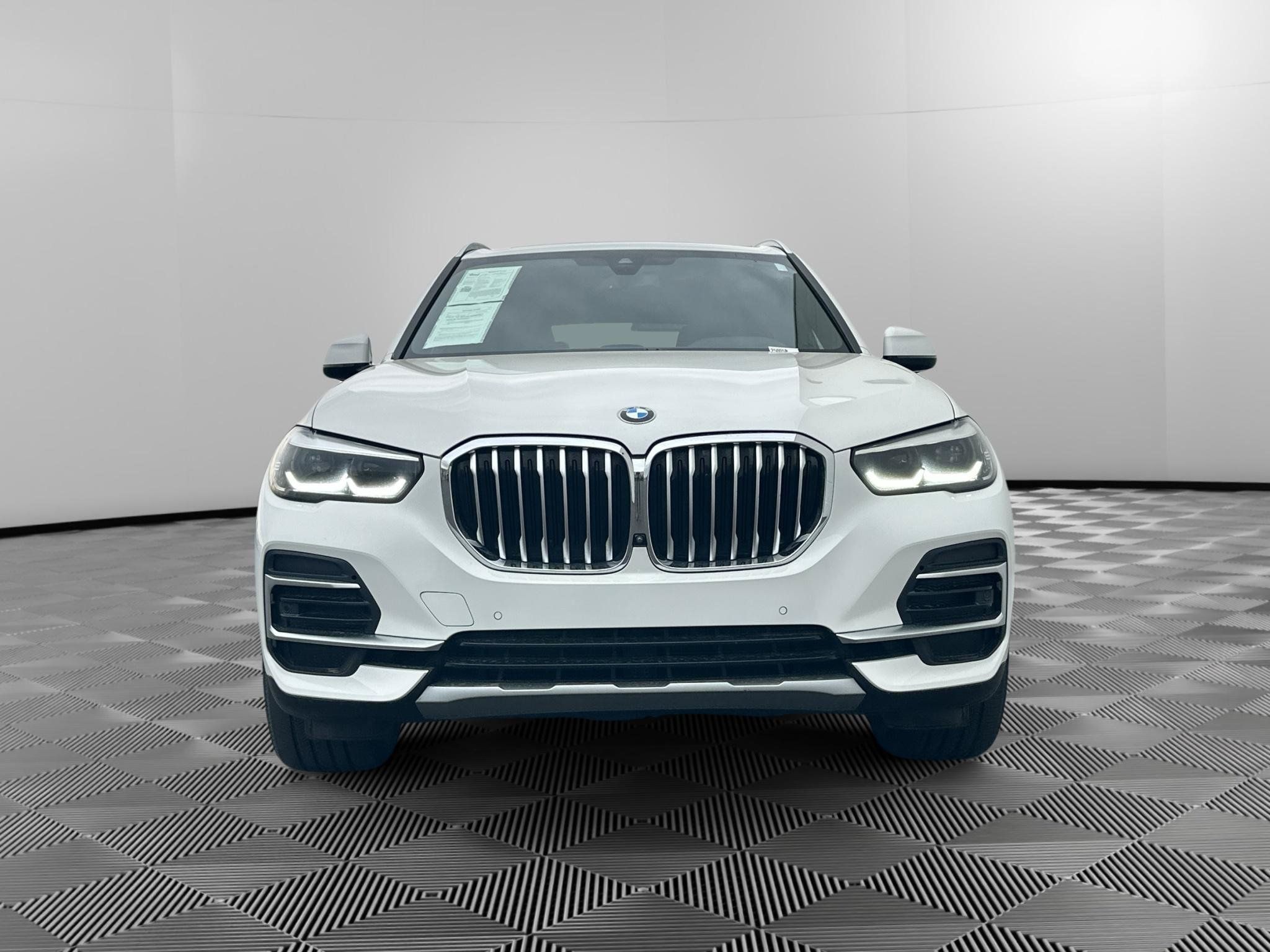 Used 2022 BMW X5 xDrive40i w/ Premium Package AWD/4WD image 2