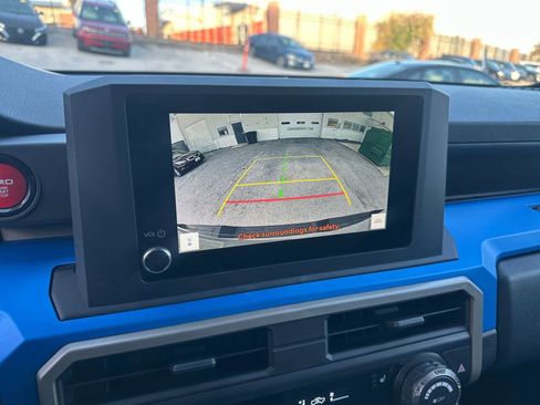 Used 2025 Toyota Tacoma TRD Off-Road image 17