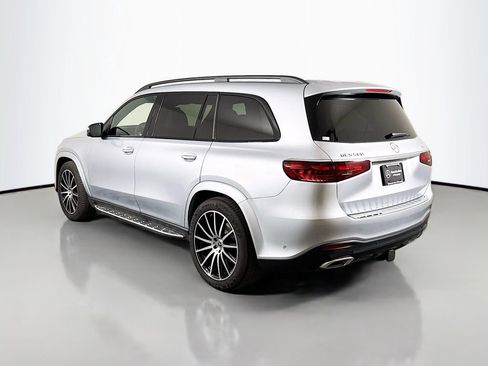Used 2025 Mercedes-Benz GLS 580 4MATIC image 5