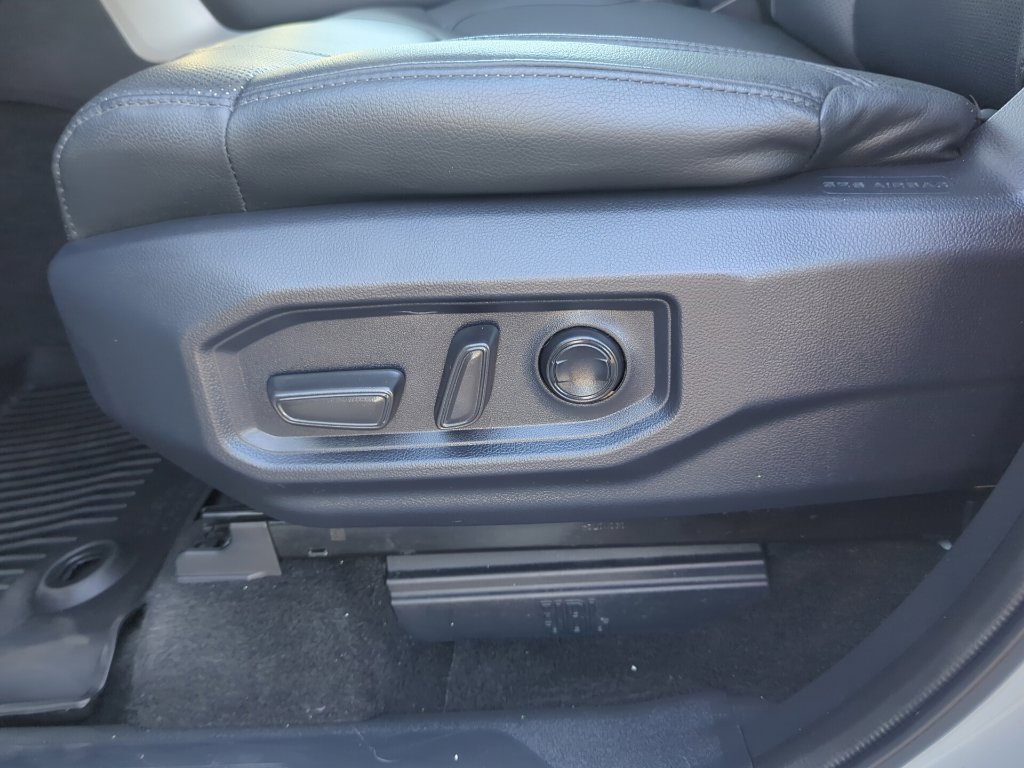 Used 2024 Toyota Tundra Limited AWD/4WD image 21