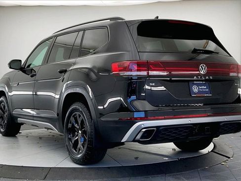 Certified 2025 Volkswagen Atlas Peak Edition SE image 12