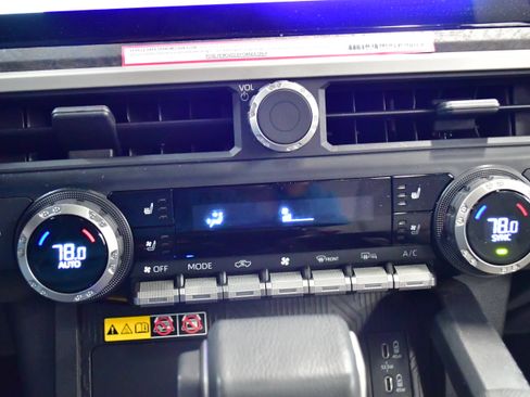 Used 2024 Toyota Tacoma Limited w/ Limited Package (LT) image 53