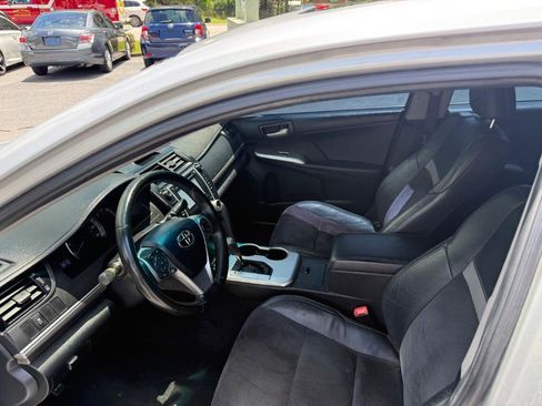 Used 2012 Toyota Camry SE w/ Leather Pkg FWD image 11