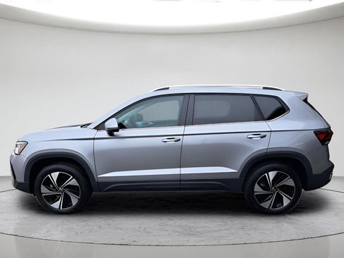 New 2025 Volkswagen Taos SE AWD/4WD image 9