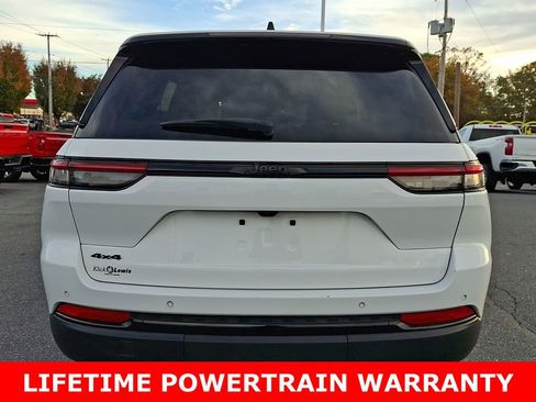 Used 2024 Jeep Grand Cherokee Altitude image 6