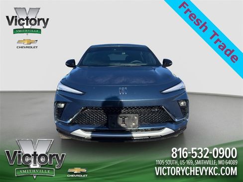 Used 2024 Buick Envista Sport Touring w/ Convenience I Package image 2