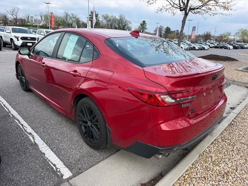 Used 2025 Toyota Camry SE w/ Convenience Package image 3