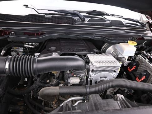 Used 2019 RAM 1500 Laramie AWD/4WD image 16