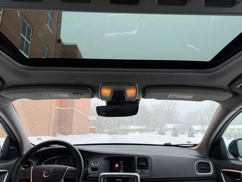 Used 2018 Volvo V60 T5 Cross Country w/ Convenience Package image 22