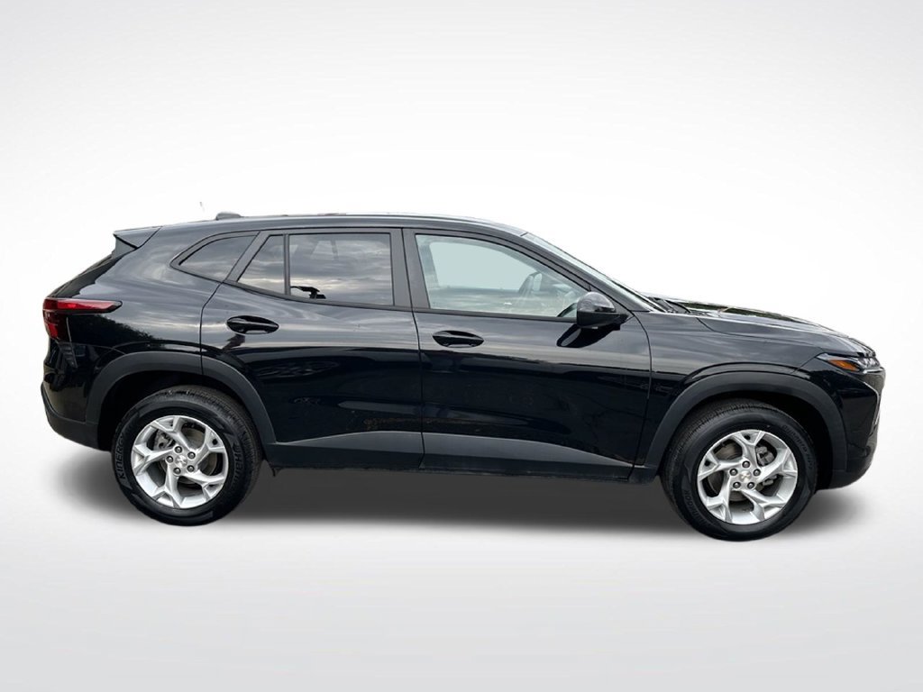 Used 2024 Chevrolet Trax LS w/ LS Convenience Package FWD image 7