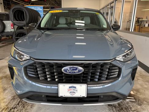 Used 2025 Ford Escape Active w/ Cold Weather Package image 3