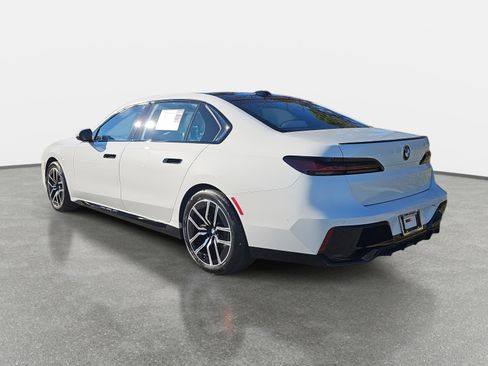 Certified 2025 BMW 740i image 7