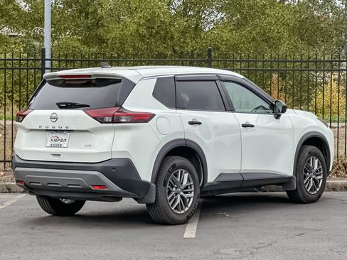 Used 2022 Nissan Rogue S image 4