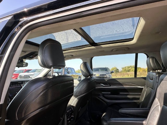 Used 2023 Jeep Grand Cherokee L Limited AWD/4WD image 14