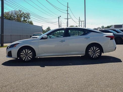Used 2023 Nissan Altima 2.5 SV image 4