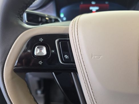 Used 2023 Lincoln Aviator Reserve AWD/4WD image 17