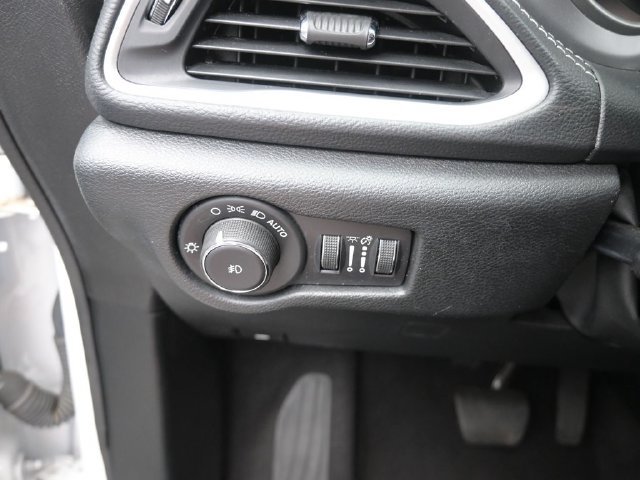 Used 2024 Chrysler Pacifica Limited FWD image 33