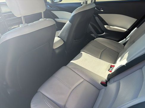 Used 2018 MAZDA MAZDA3 Grand Touring image 11