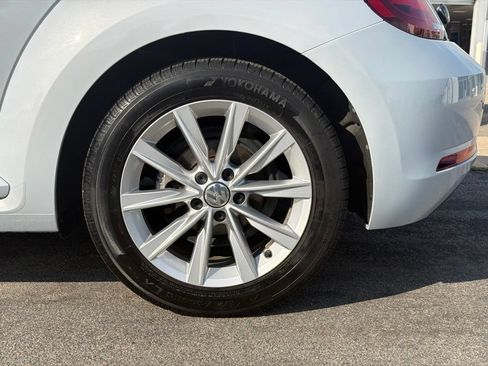 Used 2019 Volkswagen Beetle 2.0T SE FWD image 17