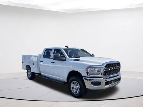 Used 2024 RAM 2500 Tradesman w/ Chrome Appearance Group image 7
