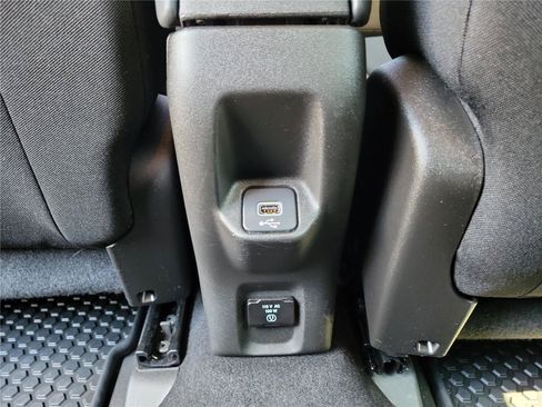 Used 2022 Jeep Renegade Latitude w/ Convenience Group AWD/4WD image 12