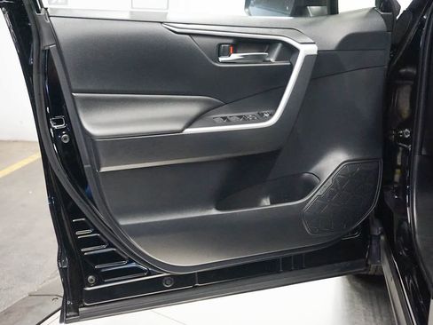 Used 2024 Toyota RAV4 SE image 24