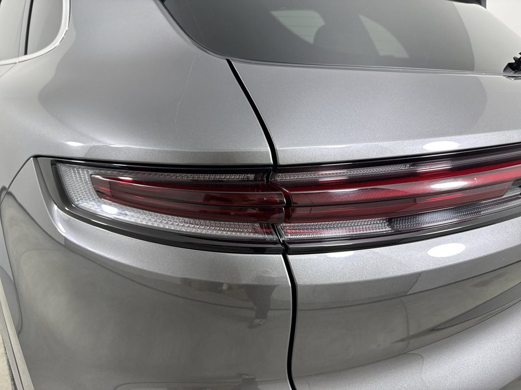 Certified 2024 Porsche Cayenne AWD/4WD image 17