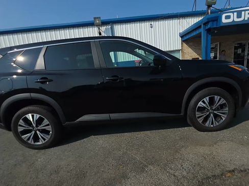 Used 2023 Nissan Rogue SV AWD/4WD image 2