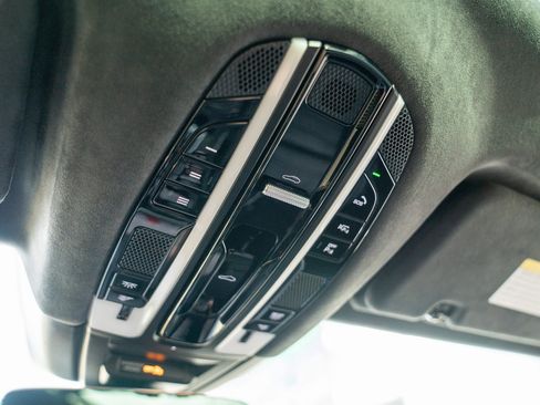 Certified 2021 Porsche Cayenne Turbo S AWD/4WD image 23