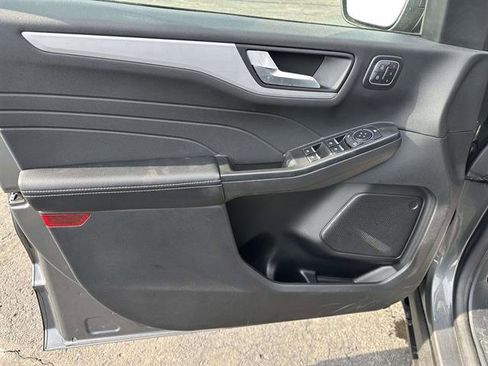 Used 2025 Ford Escape Platinum image 9